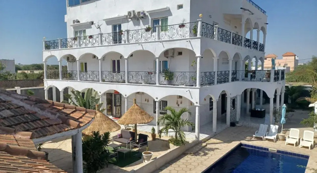 Jozene House, Rezervovat Hotel Hotely v Thiès s parkováním, Parkování
