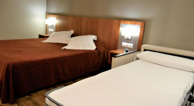 Трёхместный номер Standard Hotel AS Torrent