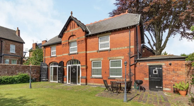 Southport Coach House, Забронировать Дом для отпуска Виллы Саутпорт, рядом с British Lawnmower Museum, Вилла