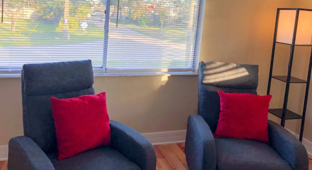 Апартаменты с 2 комнатами с видом на озеро Lazy Cuckoo Inn - Sleek and Stylish Studio Apartments