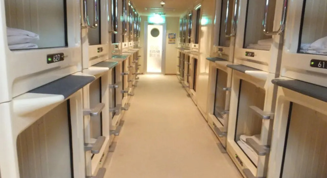 Капсула Capsule Hotel Wellbe Sakae - Caters to Men