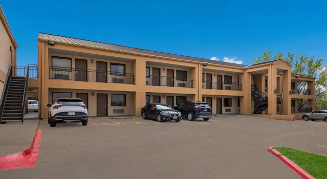 Quality Inn & Suites Round Rock, Забронировать Отель Раунд-Рок Greater Austin, рядом с Town and Country Mall Shopping Center