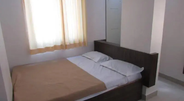 Hotel Sai Ashirwad, Забронировать Отель Ширди штат Махараштра, рядом с Железнодорожный вокзал Сайнагар