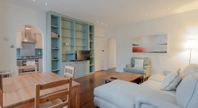 2 Bedroom Apartment Near Kensington Olympia Station, Varaa Huoneisto Asunnot kohteessa Merseyside, Huoneisto