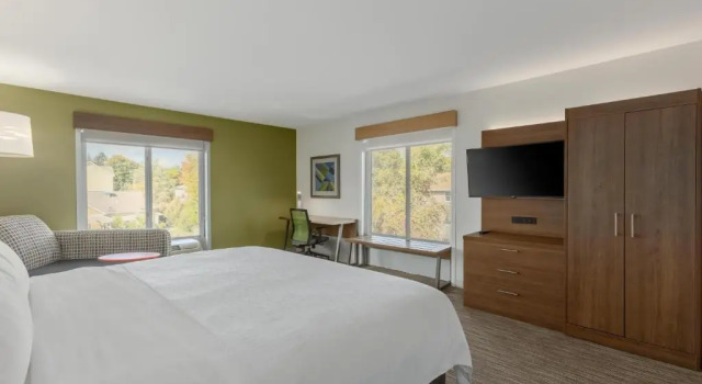 Номер Standard Holiday Inn Express Hotel & Suites Vestal by IHG