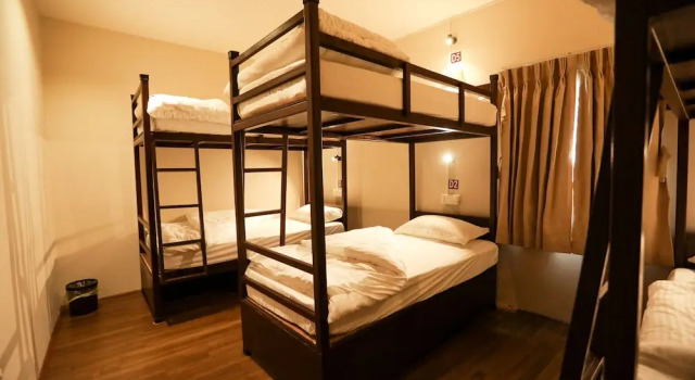 Кровать в общем номере Flying Yak Kathmandu