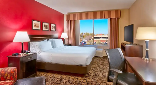 Двухместный люкс c 1 комнатой Holiday Inn & Suites Salt Lake City - Airport West by IHG