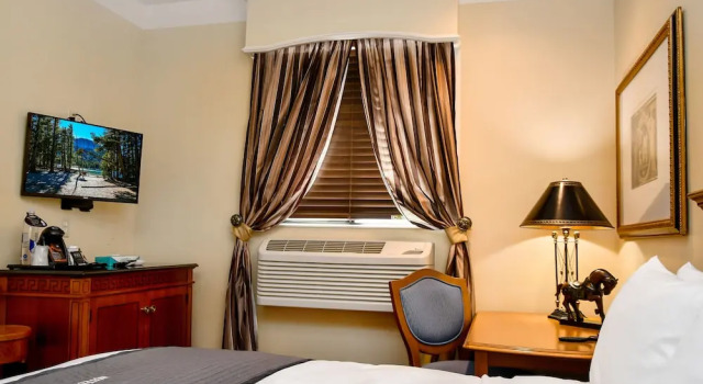 Номер Executive Brand Plaza Hotel
