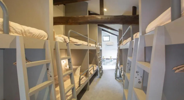 Кровать в общем номере Takigahara Craft & Stay
