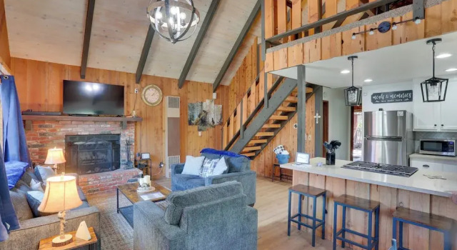 Коттедж Cabin w/ Deck, Fire Pit & Big Bear Lake Access!