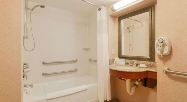 Четырёхместный номер Standard Hampton Inn & Suites Poughkeepsie