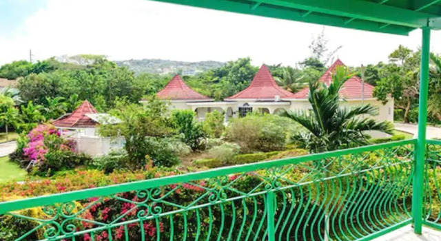 Полулюкс с балконом Villa Sonate