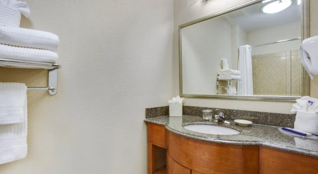 Четырёхместный люкс Candlewood Suites Virginia Beach Town Center by IHG