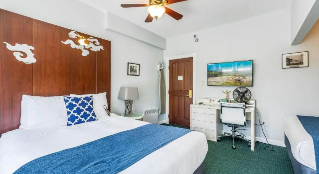 Четырёхместный номер Premium College Inn Hotel