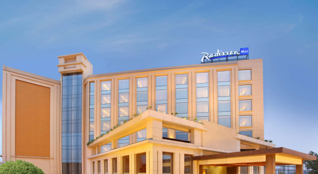 Radisson Blu Jammu, Забронировать Отель Джамму Джамму и Кашмир, рядом с Железнодорожный вокзал Джамму-Тави