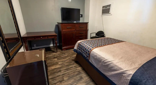 Трёхместный номер Standard American Inn & Suites Russellville