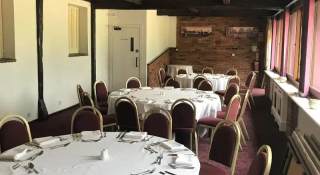 OYO The Rivenhall Hotel in Witham, Chelmsford, 예약 호텔 Merseyside 수영장 있는 호텔, 수영장