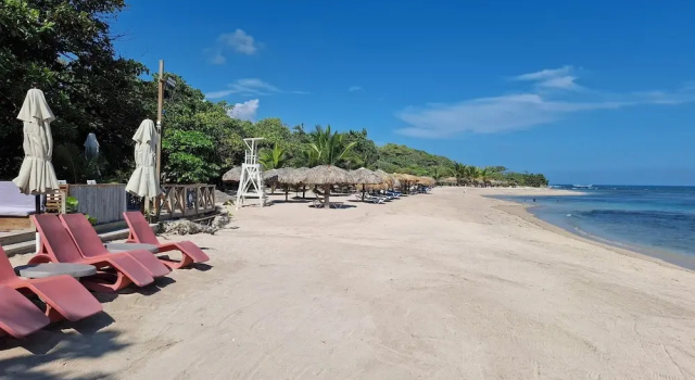 Апартаменты 2-bedroom Beach Apartment With Pool Costambar