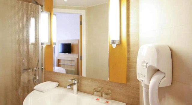 Двухместный номер Standard ibis Dubai One Central
