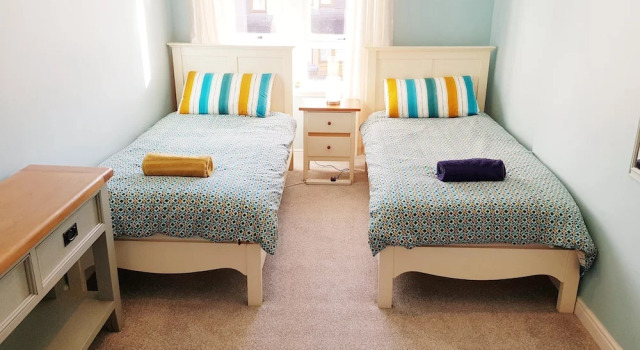 Апартаменты Warm Cosy Family Home With Free Parking