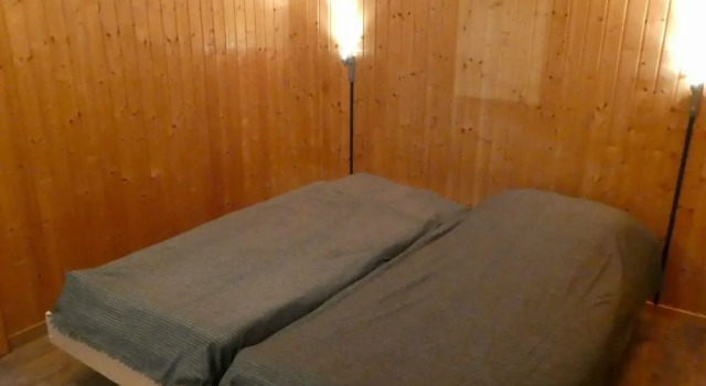 Chalet Waldchutz - 2 Stock Lenk, Buchen Sie Chalet Hotels in Lenk mit Parkplatz, in der Nähe von Walleg, Parkplätze
