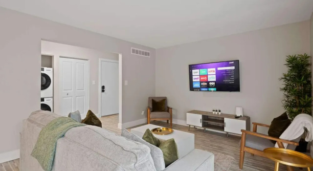 Апартаменты Inviting 2BR 2BA Unit in Rochester Hills