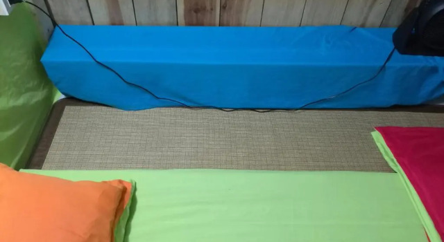 Кровать в общем номере Viradesa Guesthouse