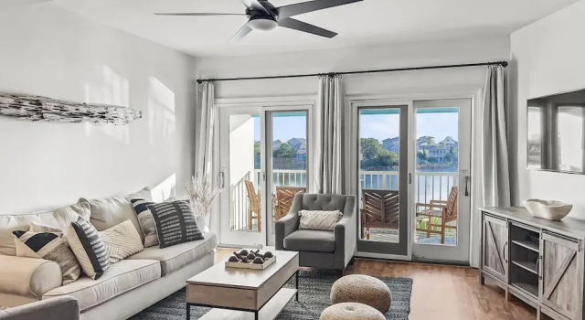 Sea La Vie 1 Bedroom Condo by RedAwning