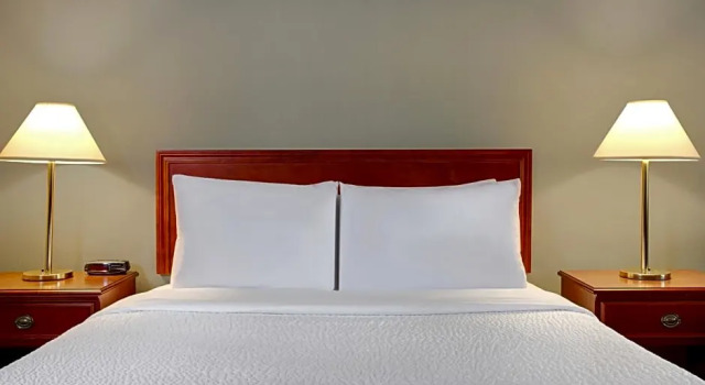 Двухместный люкс c 1 комнатой Days Inn by Wyndham Whitecourt