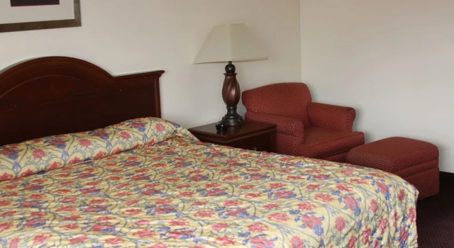 Четырёхместный номер Economy Auburn Motel