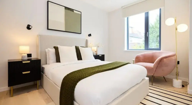 The Brondesbury Place - Bright 2bdr Flat With Balcony + Parking, Varaa Huoneisto Asunnot kohteessa Merseyside, Huoneisto