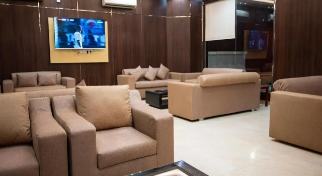 Ahlin Suites 4, Buchen Sie Ferienwohnung Günstige Hotels in Provinz Riad