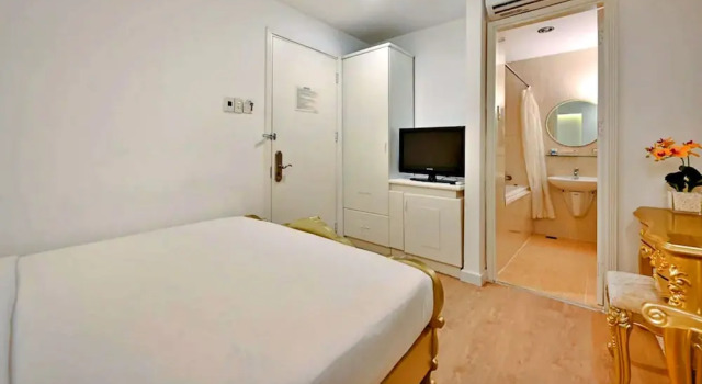 HANZ Premium Le Thanh Ton Hotel