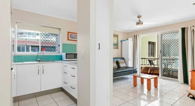 Апартаменты c 1 комнатой с балконом Superb 1 Bedroom Apartment Near the Beach