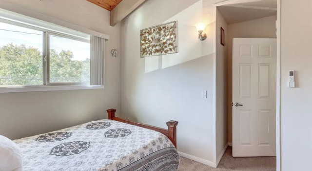 Home w/ 2 Decks - 2 Mi to Lake Gregory Dog Park!, Забронировать Дом для отпуска Крестлайн 