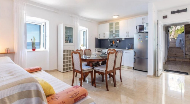 Awesome Home in Pisak With 3 Bedrooms, Private Swimming Pool and Wifi, Rezerwuj Hotel Pisak Split Region