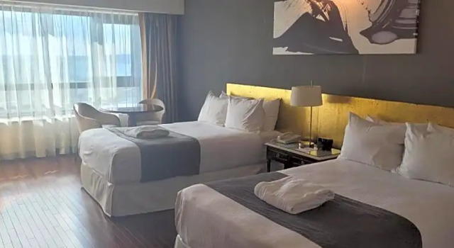 Четырёхместный номер Standard с видом на залив Radisson Montevideo Victoria Plaza Hotel