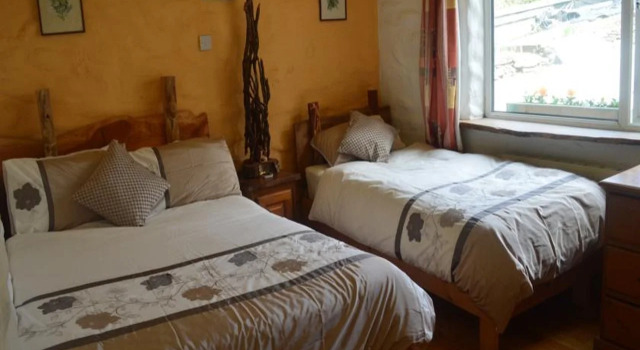 Lissyclearig Thatched Cottage, Book Vacation Home Kenmare Ring of Kerry