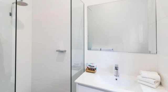 Люкс с 2 комнатами с балконом и с видом на парк Bayview Apartments Glenelg