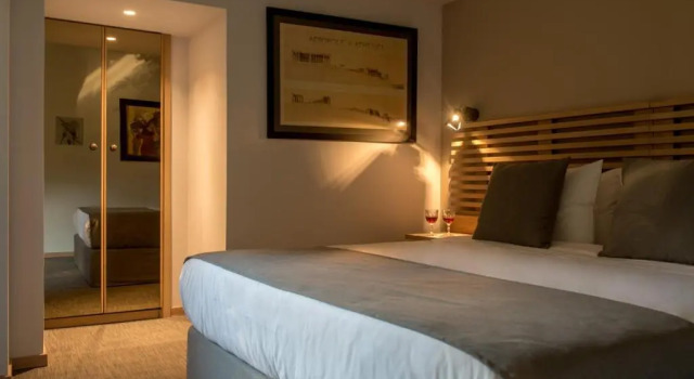 Номер Deluxe Fos DownTown Suites
