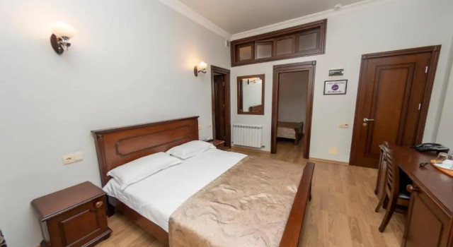 Трёхместный номер Standard Eiffel Hotel
