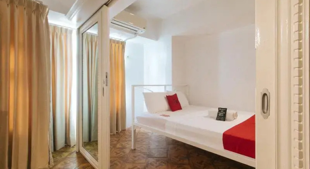 Номер Premium RedDoorz at The Providence Tower