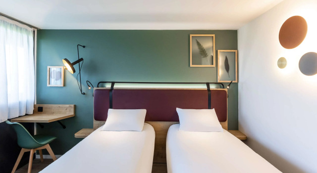 Четырёхместный номер Standard Campanile NATURE - La Rochelle Puilboreau