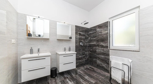 Stunning Home In Vinisce, Забронировать Отель Отели Винишче с бассейном, рядом с Пляж Смоквина, Бассейн