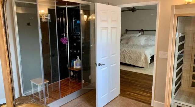 Stunning 3,400 sq ft Lake House w Boat Dock, Sauna, Steam Shower, and More, Reserva ahora Hotel Clearlake Oaks California