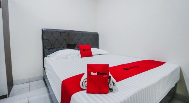 Номер Standard RedDoorz Plus near Semanggi