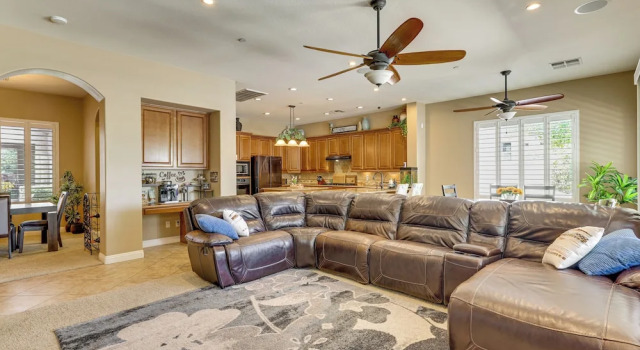 Pool, Hot Tub, Toys! Family Home, 4 Mi to Luke AFB, Buchen Sie Ferienhaus Litchfield Park Arizona