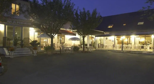 Logis Auberge de la Mandrie, Prenota Ostello Arnac-Pompadour 