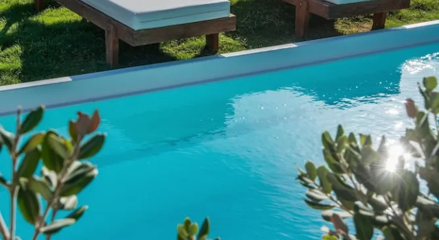 Четырёхместный номер с частным бассейном Bella Beach Hotel