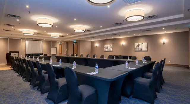 Stage West All-Suite Hotel & Theatre Restaurant, Varaa Hotelli Mississauga 